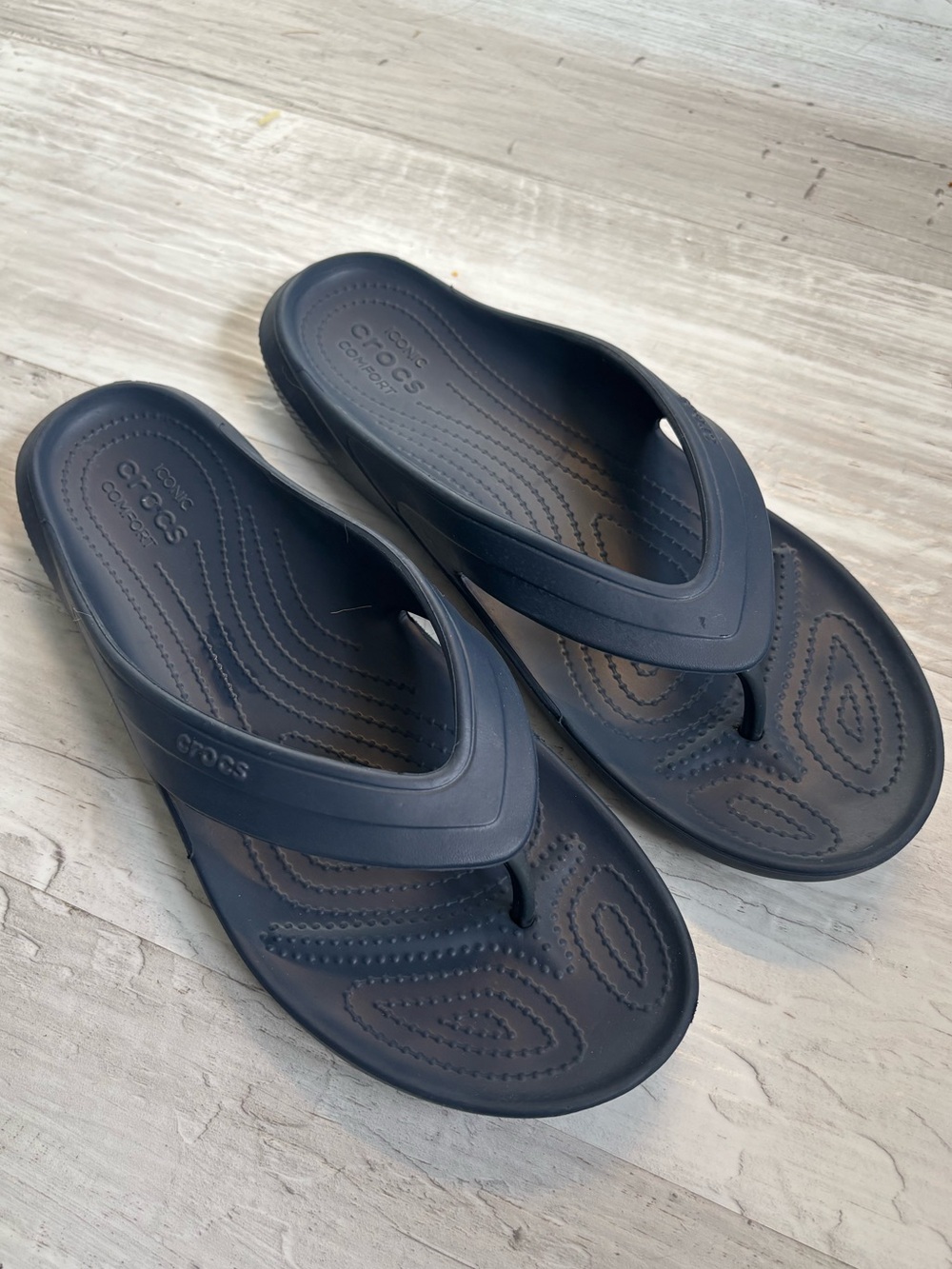 CROCS Navy Blue Flip Flop Thong Sandals Unisex Men’s Size 10 and Women’s Size 12